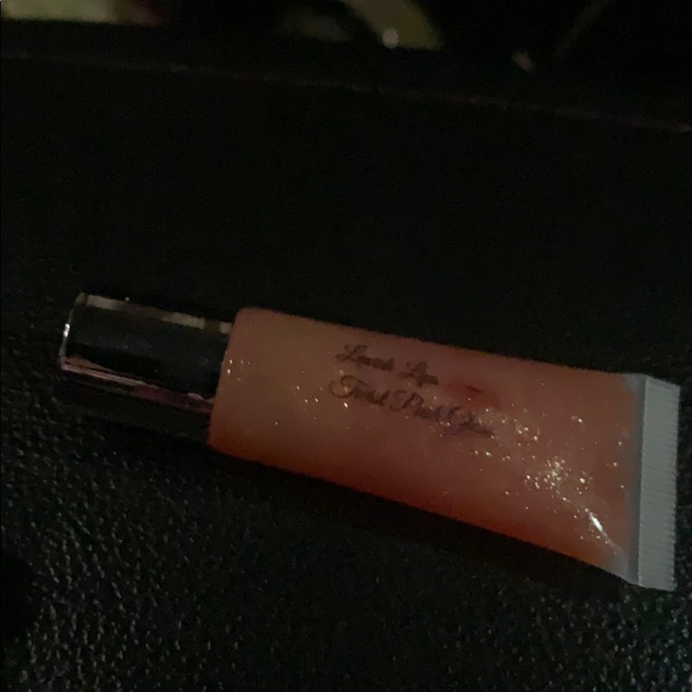 lip gloss